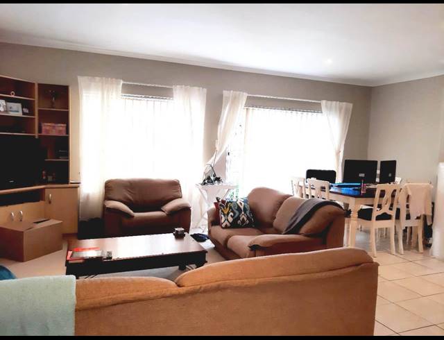 3 BEDROOM TOWNHOUSE RENTED IN MIRAMAR